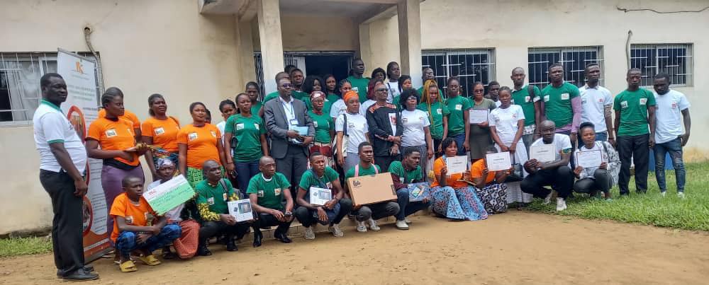 70 jeunes reçoivent leurs certificats et attestations de fin de formation